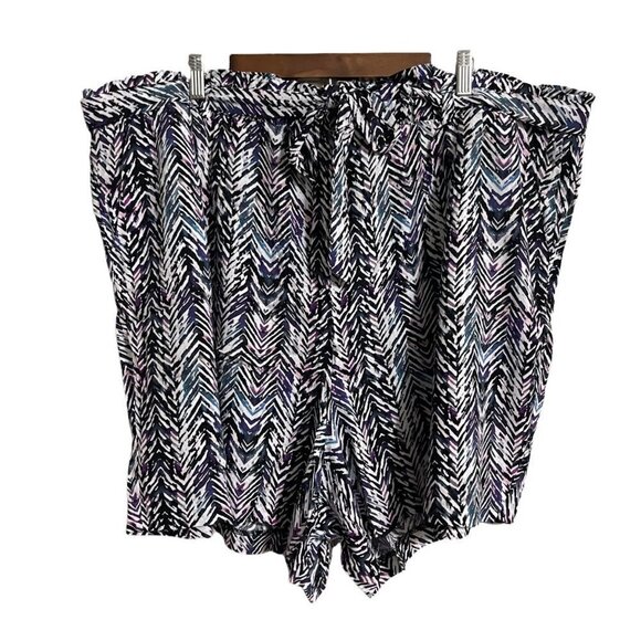 Torrid Womens NWT Challis Chevron Black & White High Rise Paperbag Shorts Sz 2X - Picture 2 of 9